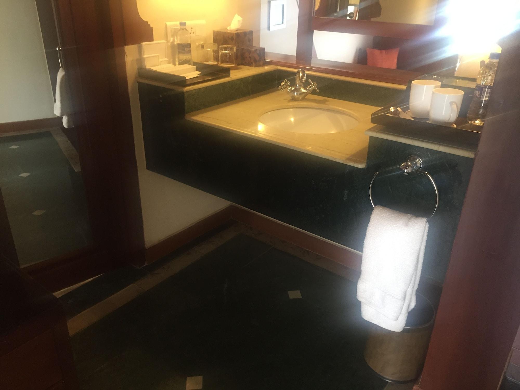 เดอะ ราวิซ โกวาลัม Hotel Thiruvananthapuram ภายนอก รูปภาพ