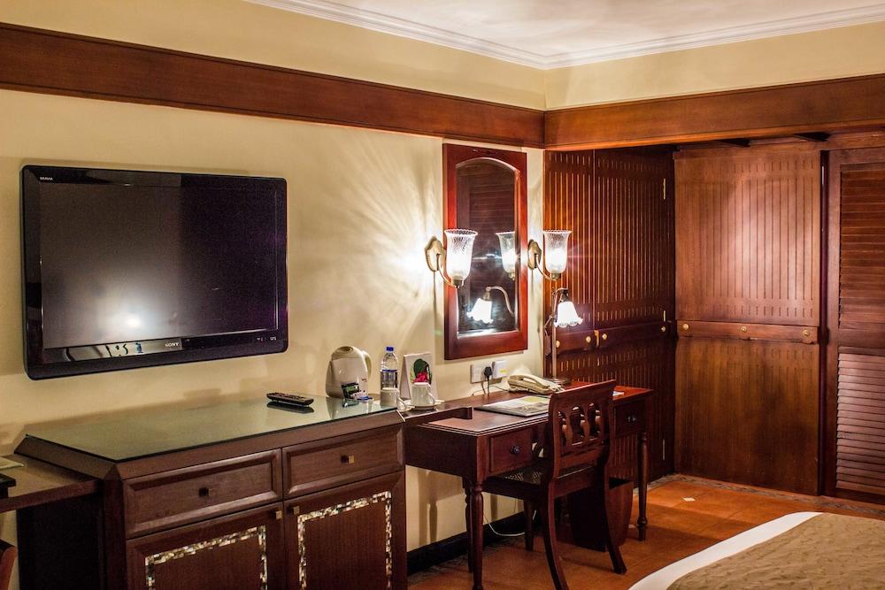 เดอะ ราวิซ โกวาลัม Hotel Thiruvananthapuram ภายนอก รูปภาพ