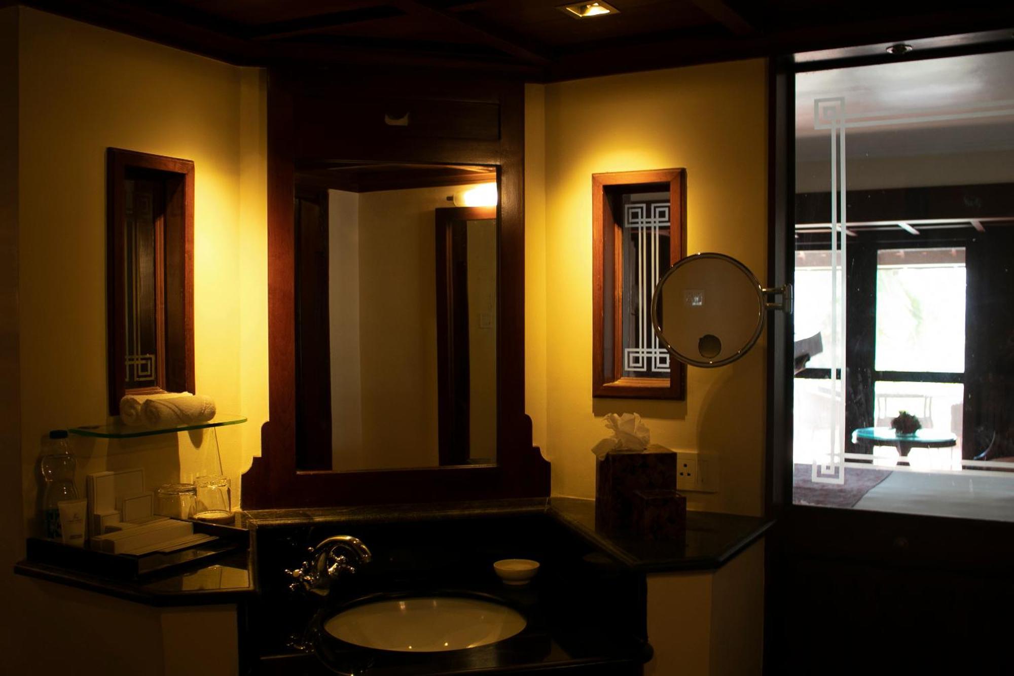 เดอะ ราวิซ โกวาลัม Hotel Thiruvananthapuram ภายนอก รูปภาพ